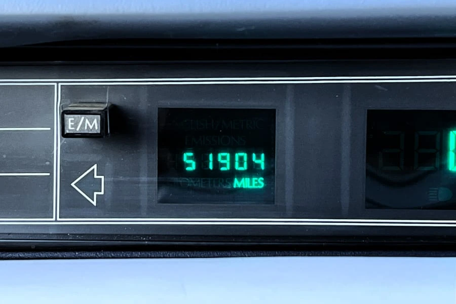 1990 Cadillac Fleetwood - Image 23 of 31