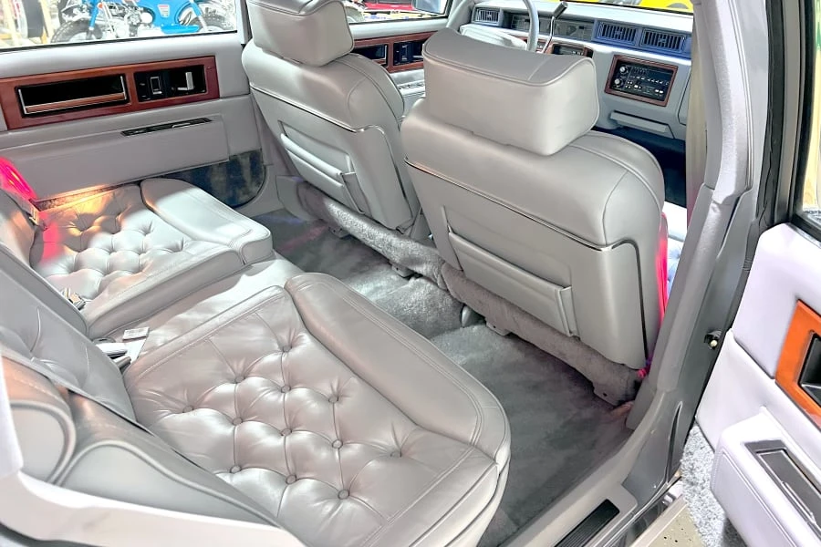 1990 Cadillac Fleetwood - Image 17 of 31