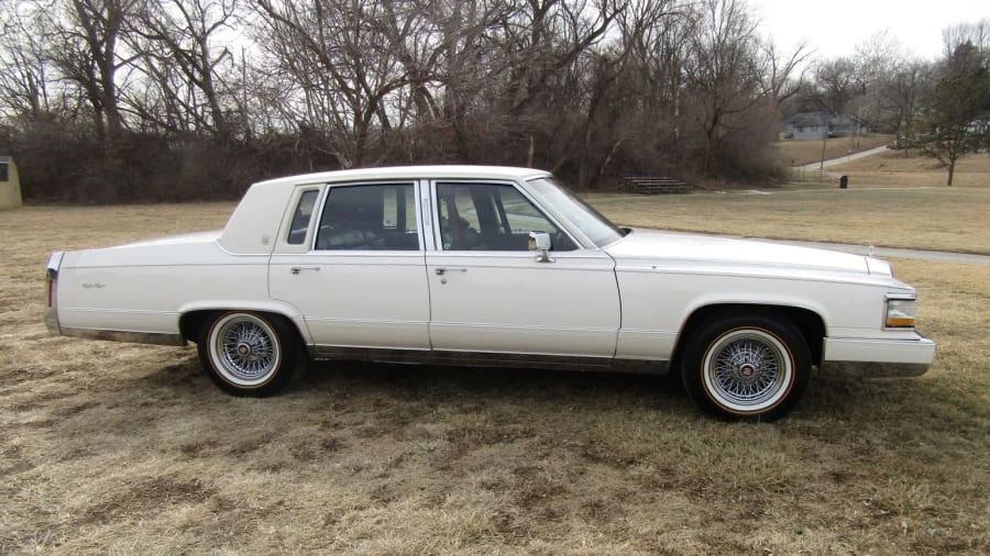 1990 Cadillac Brougham - Image 19 of 20