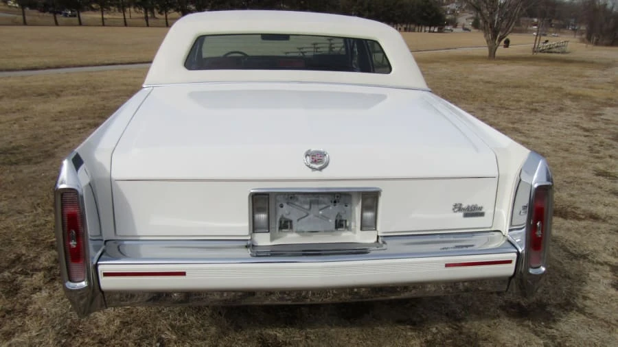 1990 Cadillac Brougham - Image 16 of 20