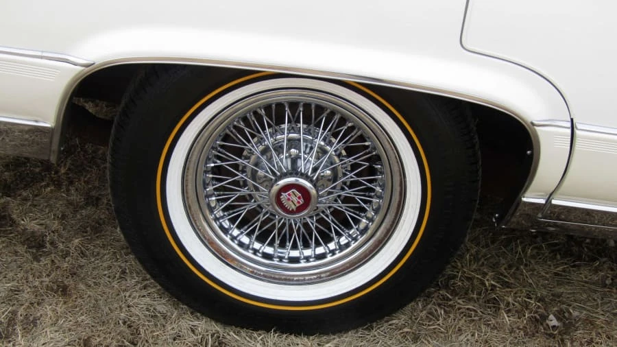 1990 Cadillac Brougham - Image 14 of 20