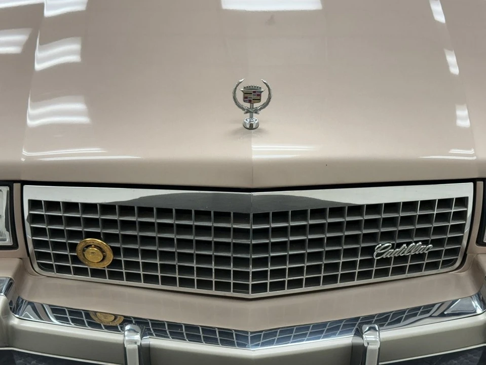 1990 Cadillac Fleetwood - Image 9 of 31