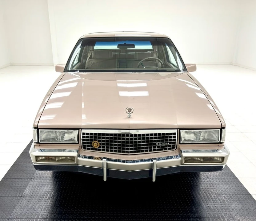 1990 Cadillac Fleetwood - Image 8 of 12