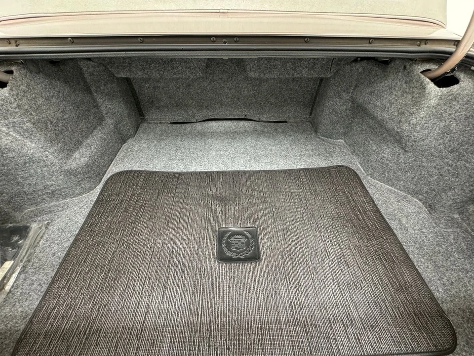1990 Cadillac Fleetwood - Image 25 of 31