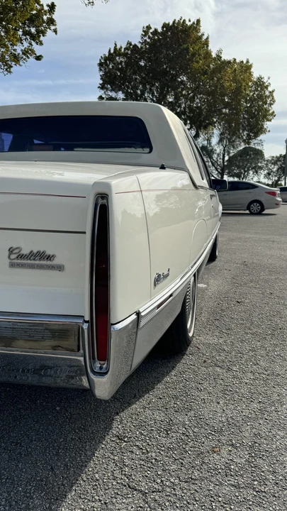 1990 Cadillac Fleetwood - Image 21 of 31