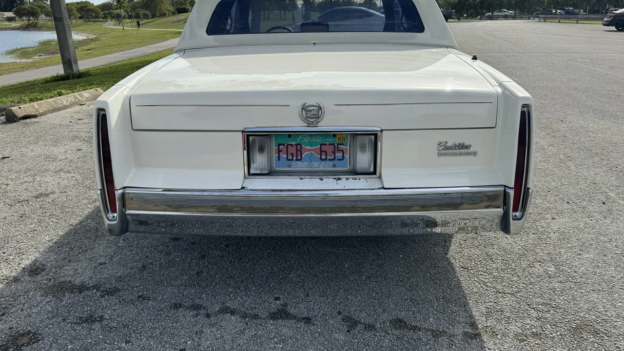 1990 Cadillac Fleetwood - Image 18 of 31