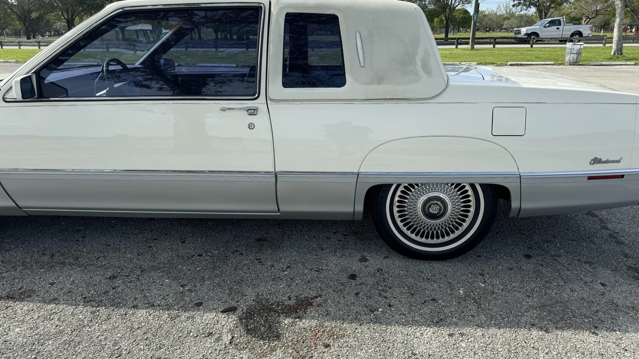 1990 Cadillac Fleetwood - Image 13 of 31