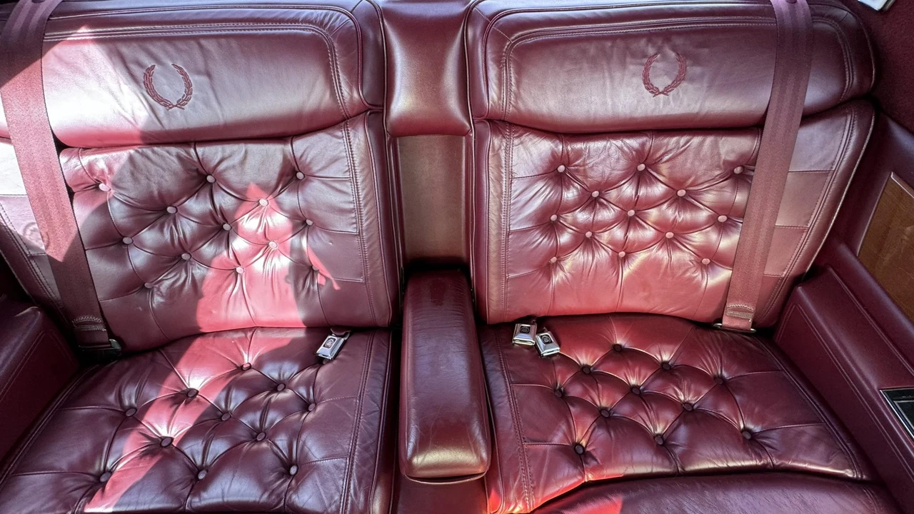 1990 Cadillac Fleetwood - Image 29 of 31