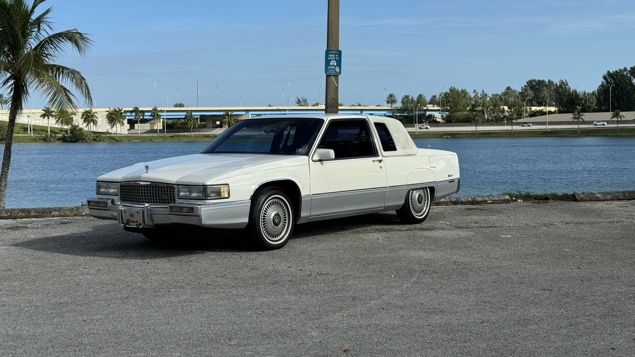 1990 Cadillac Fleetwood - Image 2 of 31