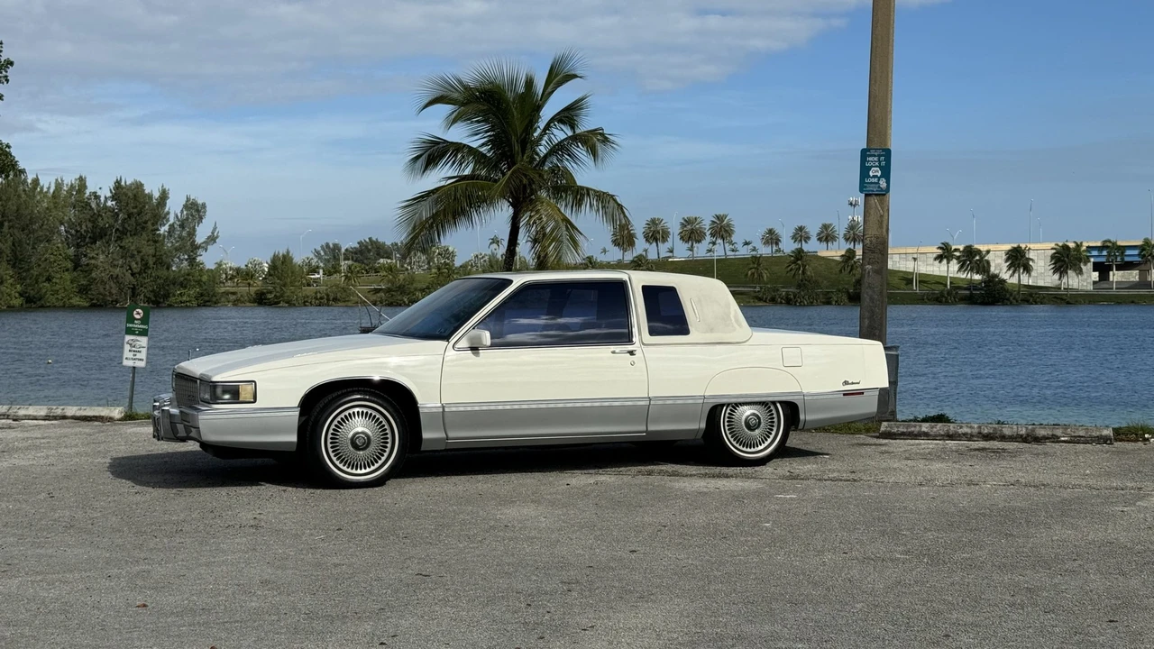 1990 Cadillac Fleetwood - Image 11 of 31