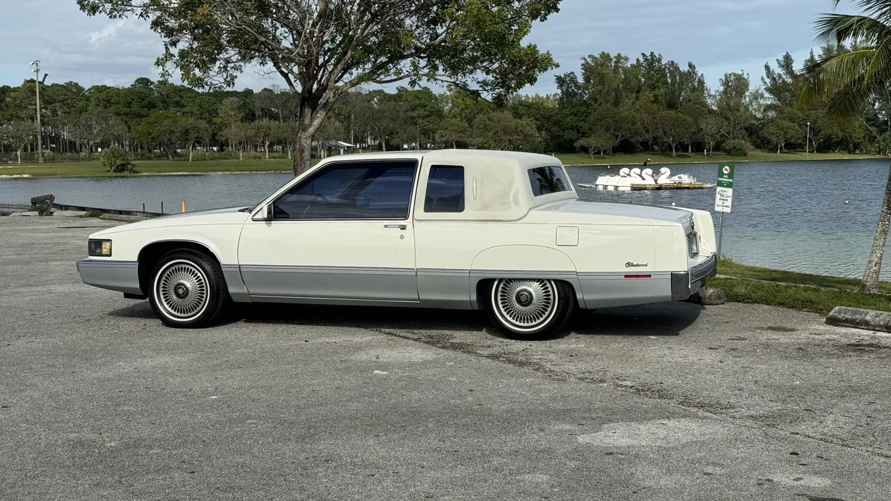 1990 Cadillac Fleetwood - Image 10 of 31