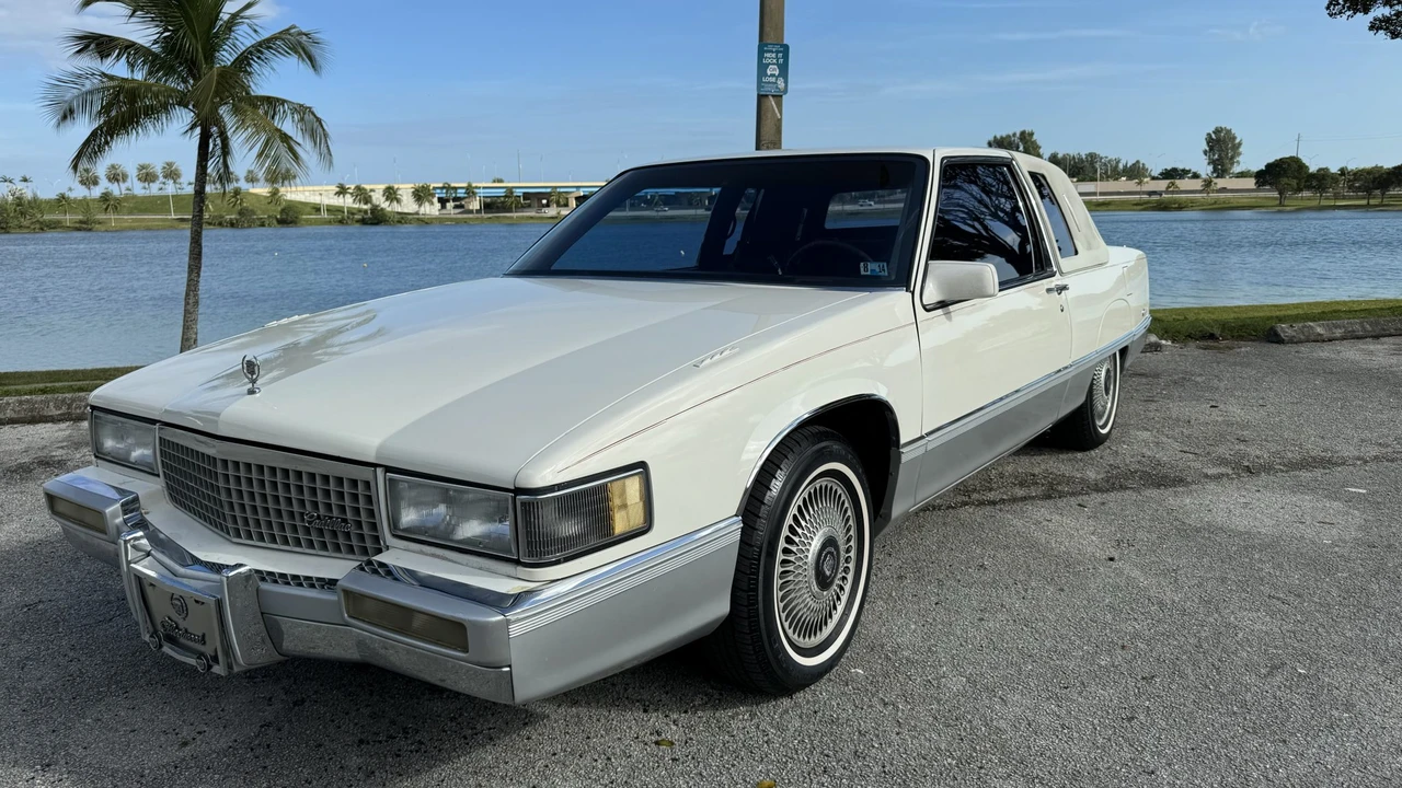 1990 Cadillac Fleetwood - Image 3 of 31