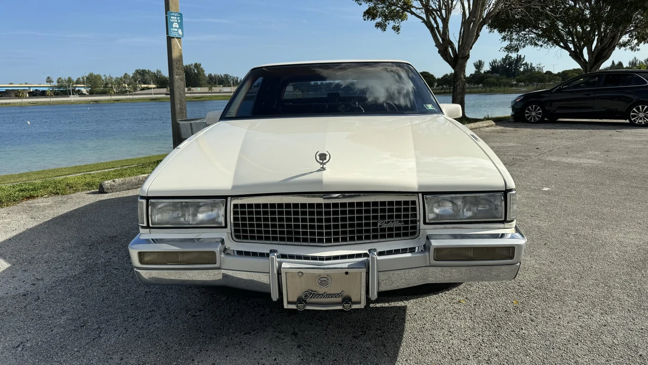 1990 Cadillac Fleetwood - Image 4 of 31