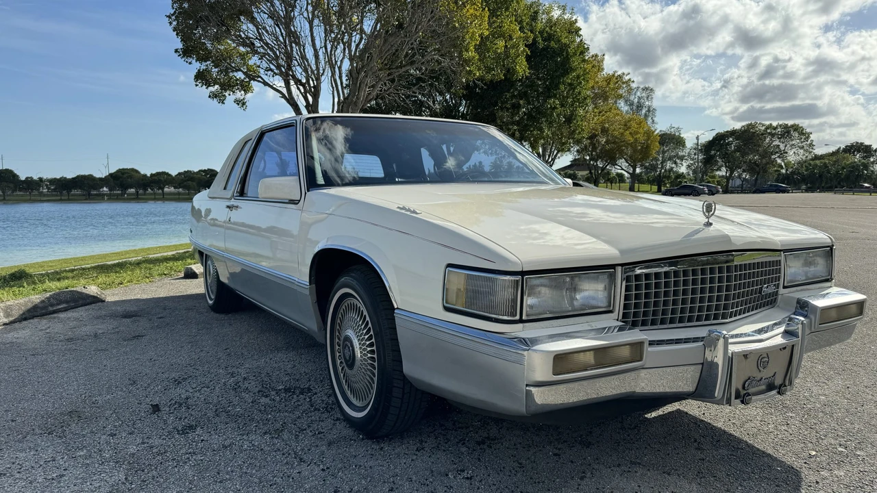 1990 Cadillac Fleetwood - Image 6 of 31