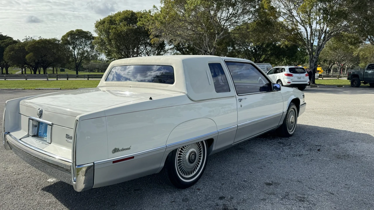 1990 Cadillac Fleetwood - Image 7 of 31