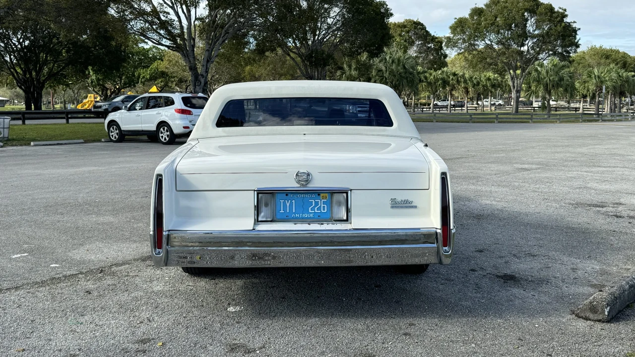 1990 Cadillac Fleetwood - Image 8 of 31