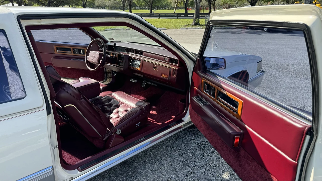 1990 Cadillac Fleetwood - Image 31 of 31
