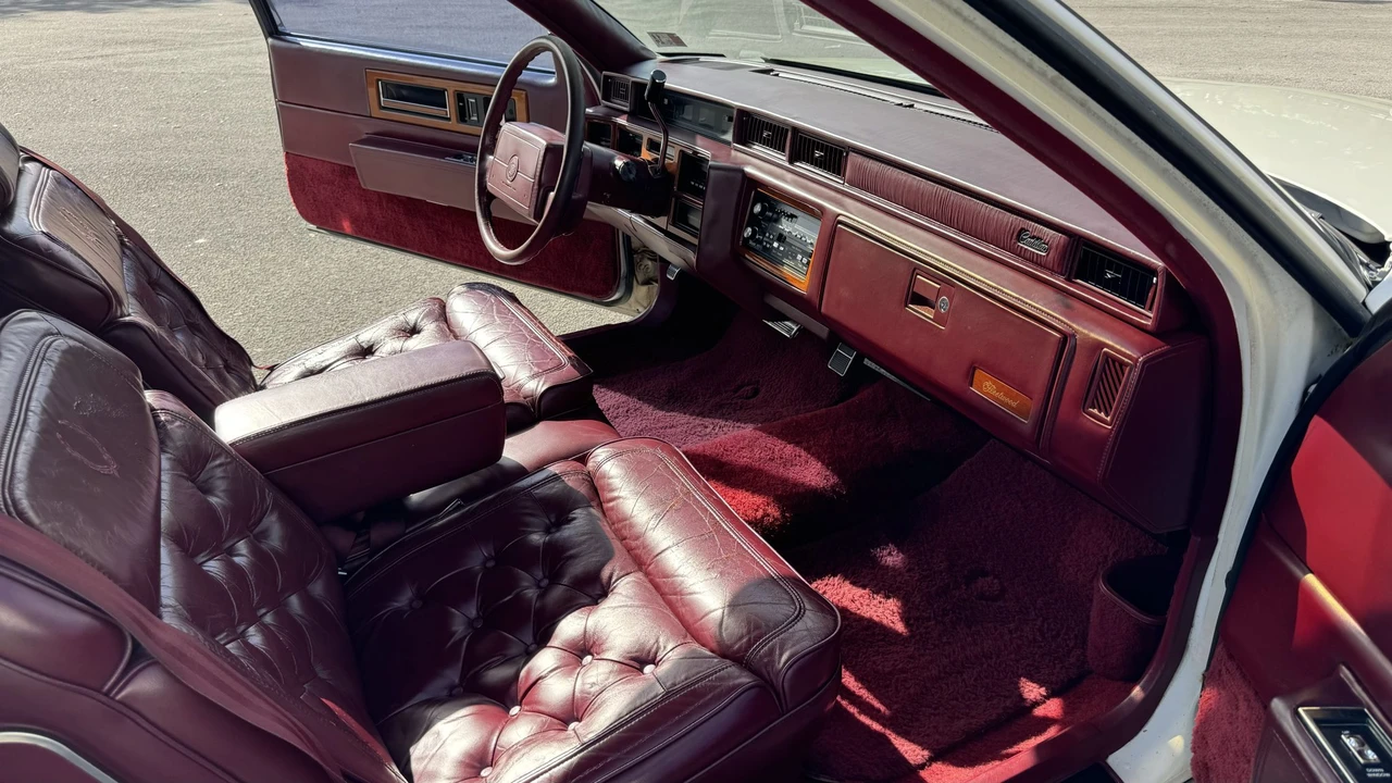1990 Cadillac Fleetwood - Image 30 of 31