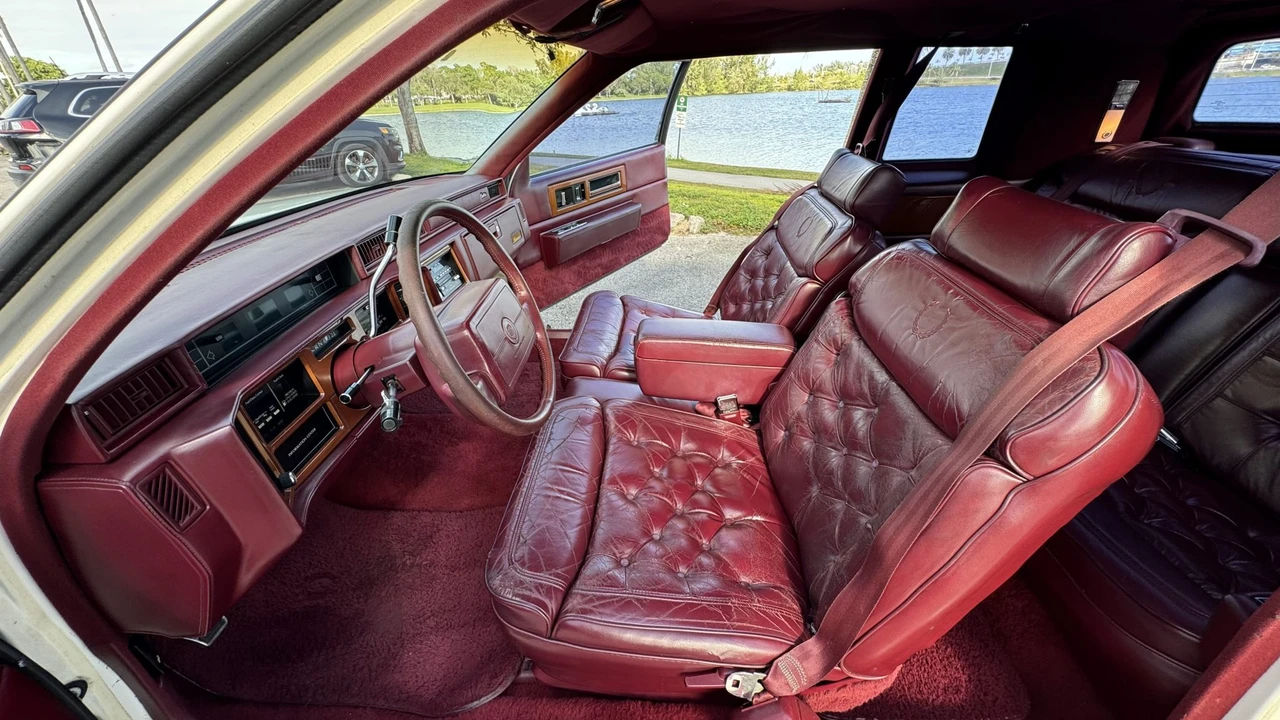 1990 Cadillac Fleetwood - Image 27 of 31