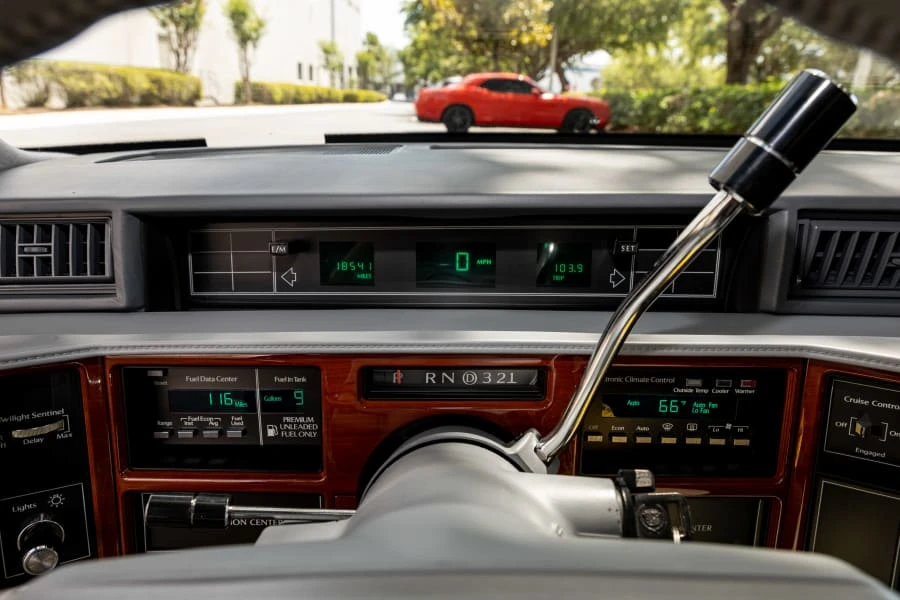 1990 Cadillac Fleetwood - Image 25 of 28