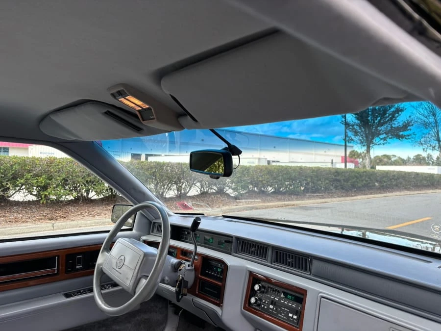 1990 Cadillac Fleetwood - Image 19 of 25