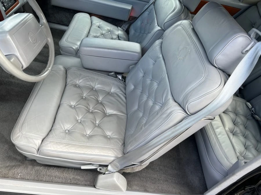 1990 Cadillac Fleetwood - Image 11 of 25