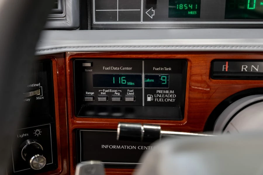 1990 Cadillac Fleetwood - Image 17 of 28