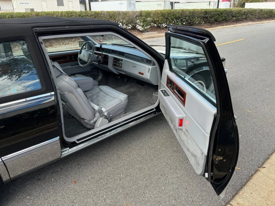 1990 Cadillac Fleetwood - Image 20 of 25