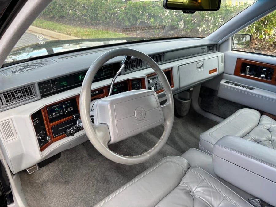 1990 Cadillac Fleetwood - Image 12 of 25