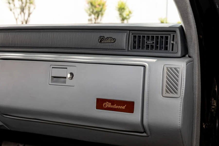 1990 Cadillac Fleetwood - Image 18 of 28