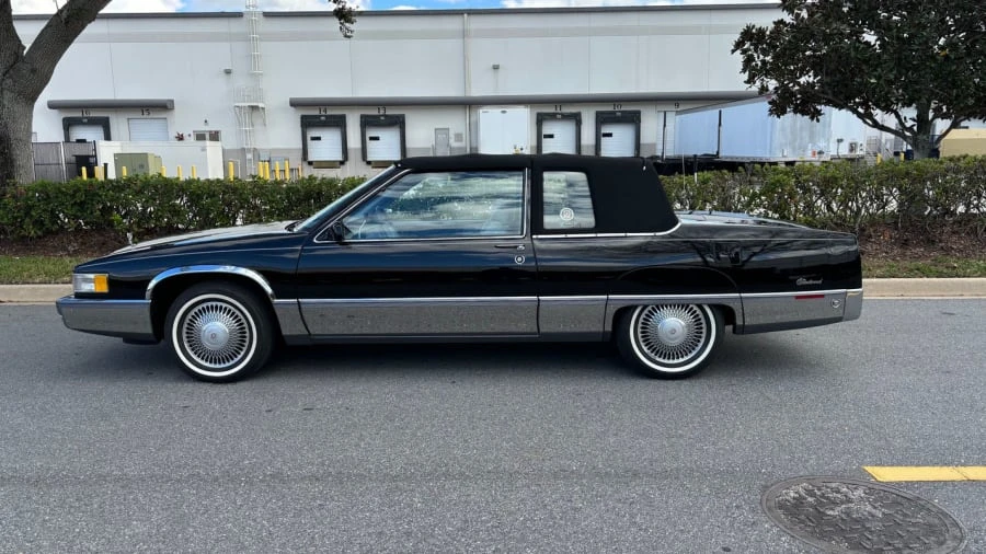 1990 Cadillac Fleetwood - Image 2 of 25