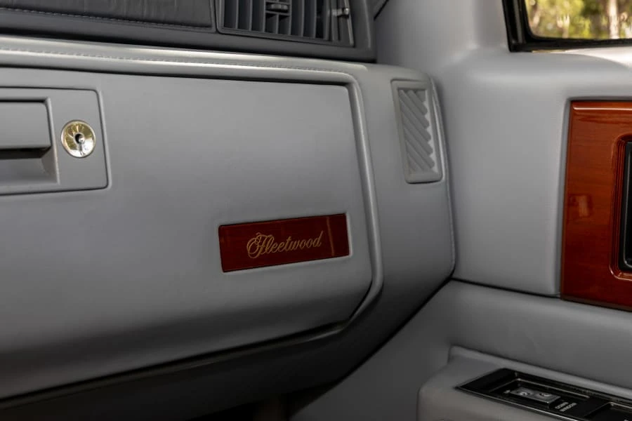 1990 Cadillac Fleetwood - Image 12 of 28