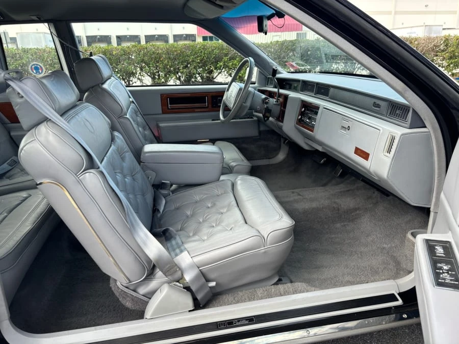 1990 Cadillac Fleetwood - Image 16 of 25