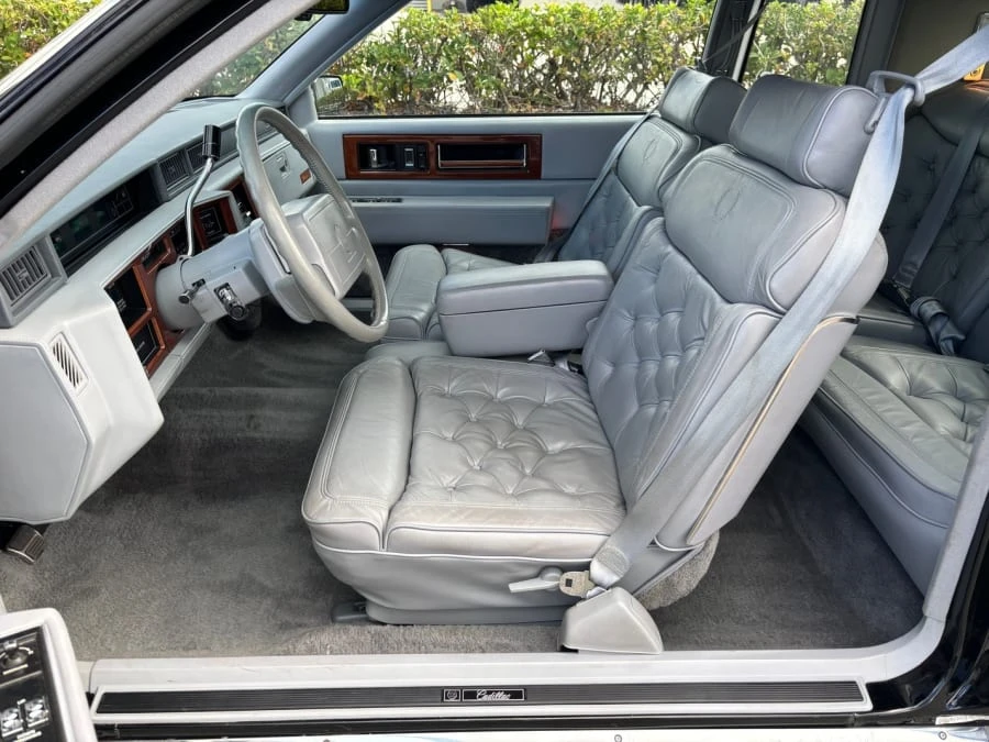 1990 Cadillac Fleetwood - Image 13 of 25