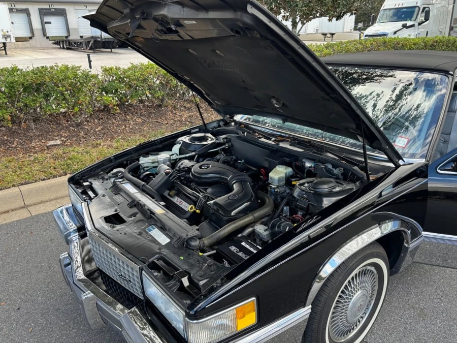 1990 Cadillac Fleetwood - Image 21 of 25
