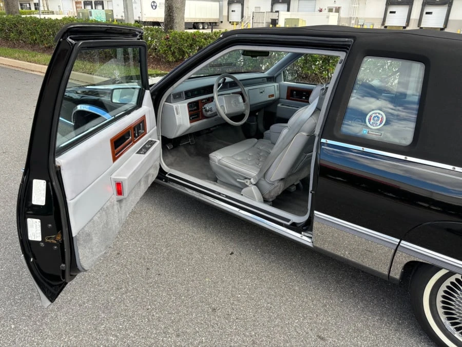 1990 Cadillac Fleetwood - Image 15 of 25