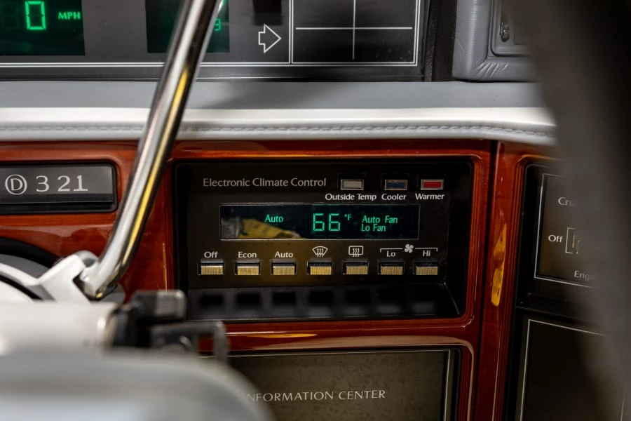 1990 Cadillac Fleetwood - Image 14 of 28
