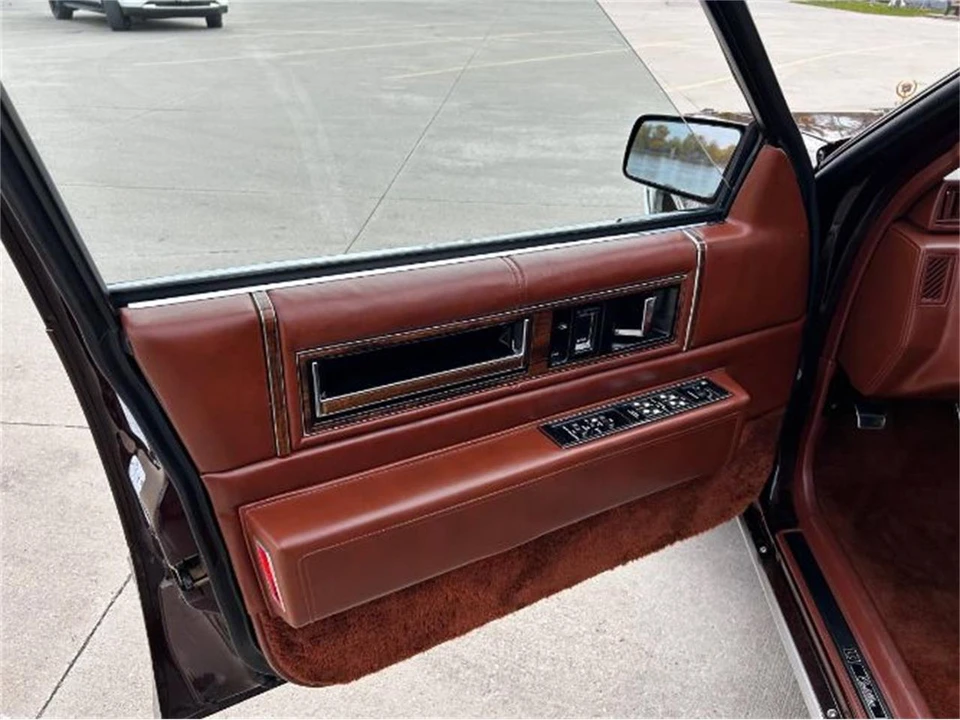 1990 Cadillac DeVille 6th Gen - Image 11 of 19