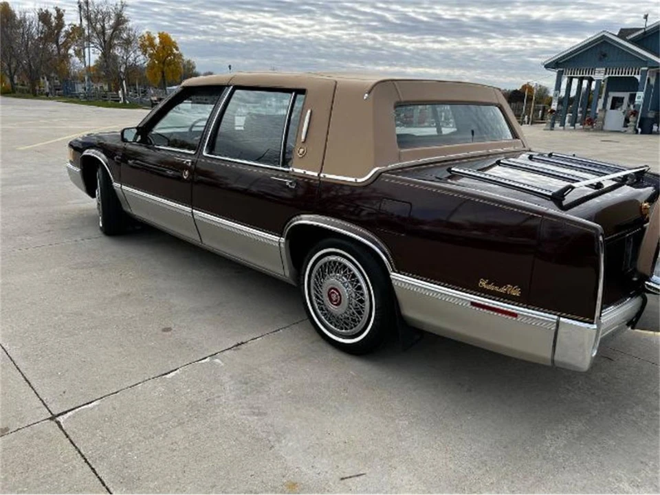 1990 Cadillac DeVille 6th Gen - Image 17 of 19