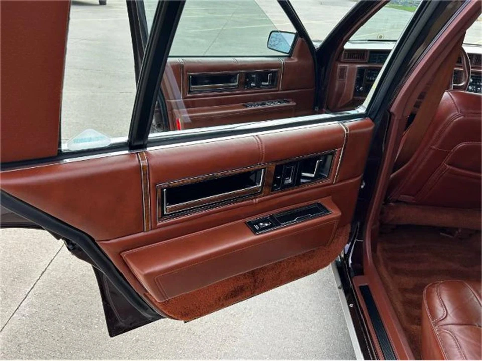 1990 Cadillac DeVille 6th Gen - Image 16 of 19