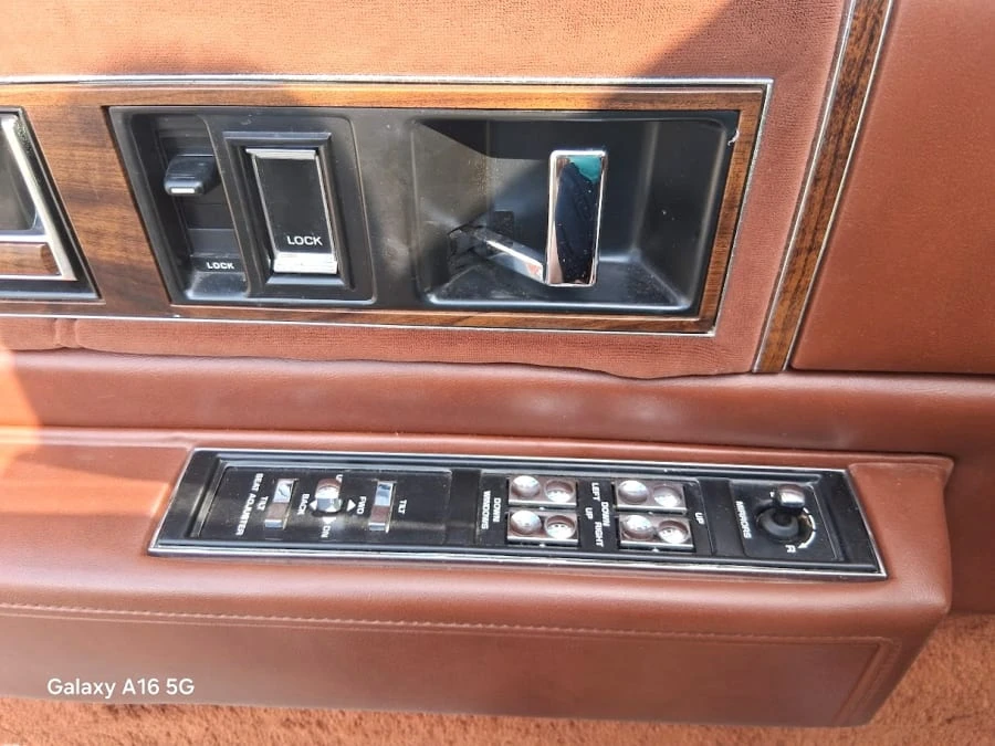 1990 Cadillac DeVille 6th Gen - Image 18 of 24