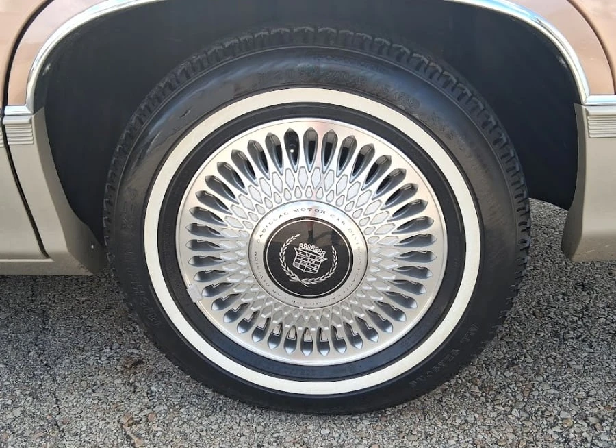 1990 Cadillac DeVille 6th Gen - Image 9 of 24