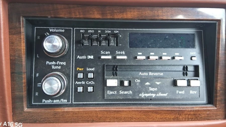 1990 Cadillac DeVille 6th Gen - Image 16 of 24