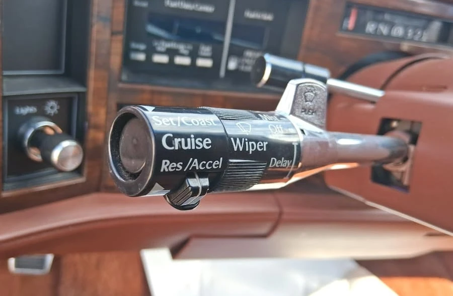 1990 Cadillac DeVille 6th Gen - Image 19 of 24