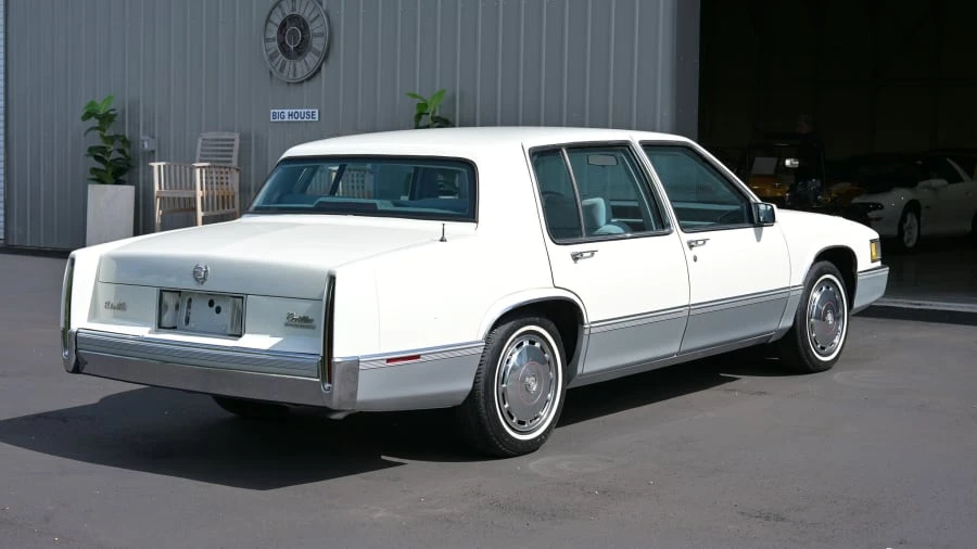 1990 Cadillac DeVille 6th Gen - Image 3 of 31