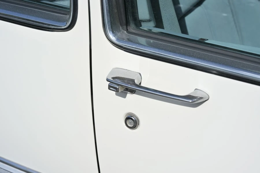1990 Cadillac DeVille 6th Gen - Image 16 of 31
