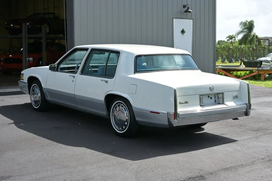 1990 Cadillac DeVille 6th Gen - Image 28 of 31