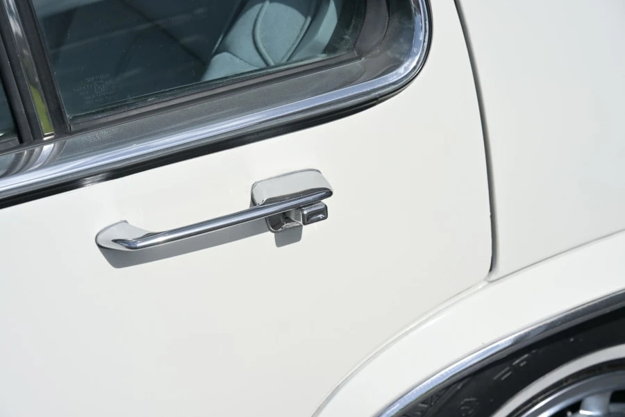 1990 Cadillac DeVille 6th Gen - Image 20 of 31