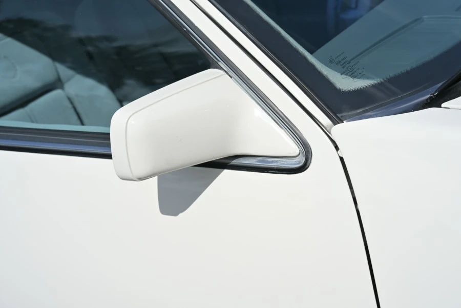 1990 Cadillac DeVille 6th Gen - Image 17 of 31