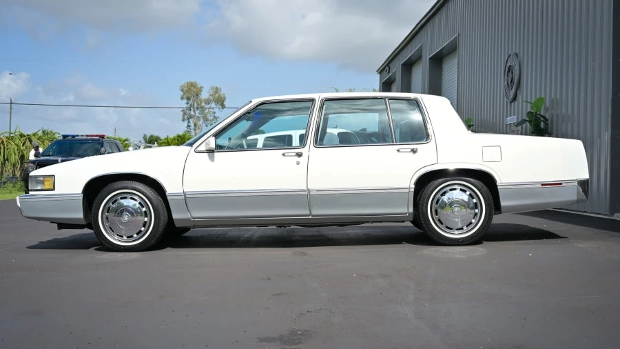 1990 Cadillac DeVille 6th Gen - Image 27 of 31